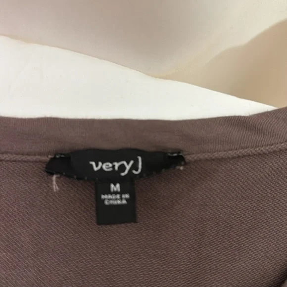 NWOT Very J Long Sleeved Top - Picture 4 of 4